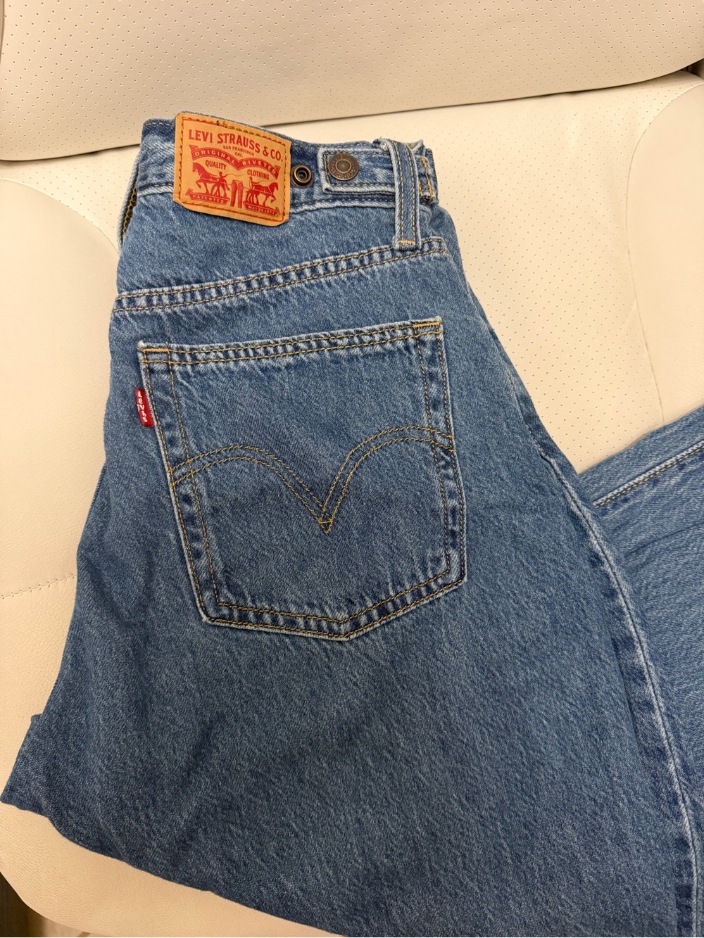 Levi's Women’s Cinch Waist Wide Leg Jeans size 29